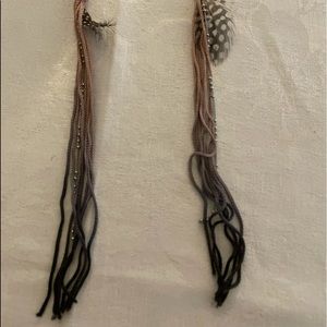 Feather and delicate chain long earrings